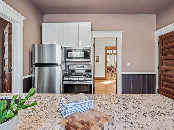 5th image of 1600 10th Ave S #2
