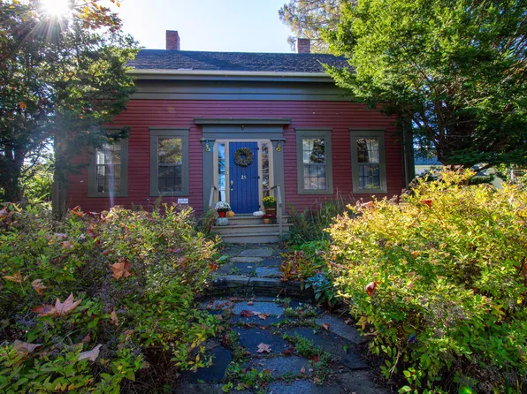 25 Summer Street, Hampden, ME 04444