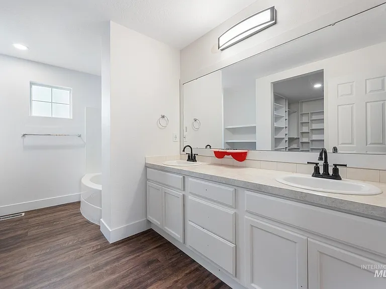 16569 Spartan Ave — Photo 5