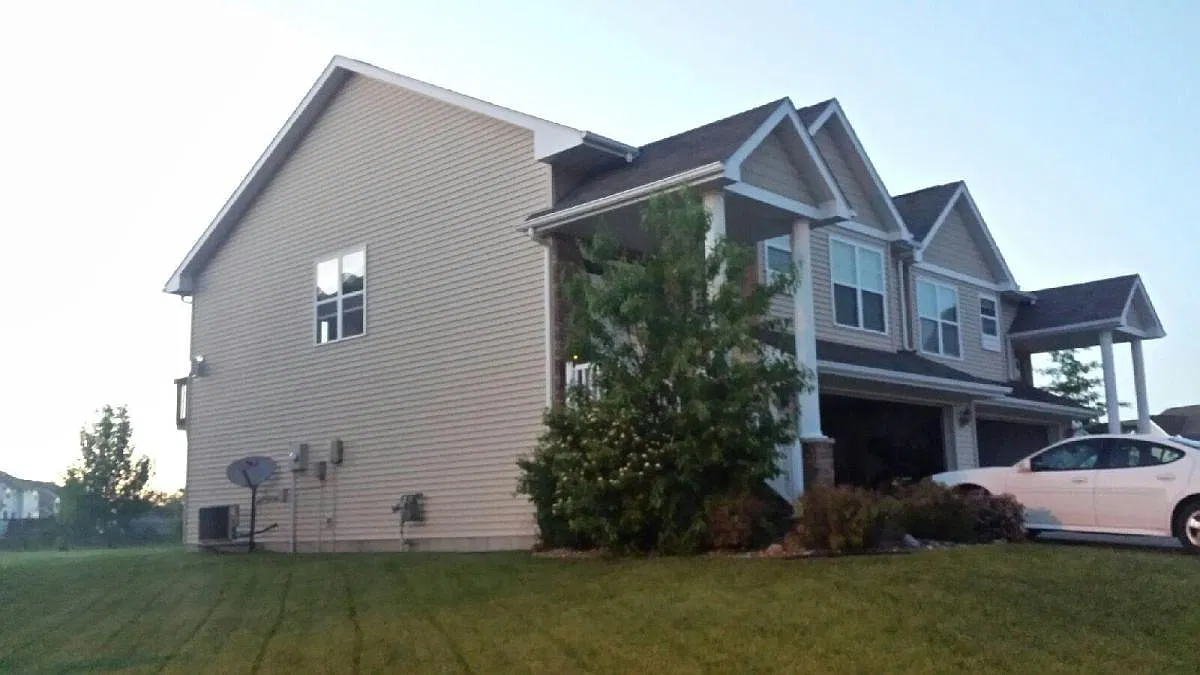 3 bed, 1735 sqft, $2,200 — Photo 1