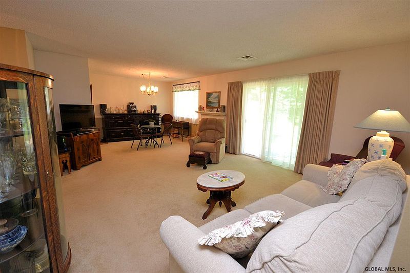 5th image of 28 QUEENS Way
