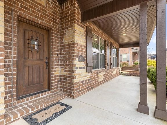 5th image of 2200 NE Steinbeck Dr