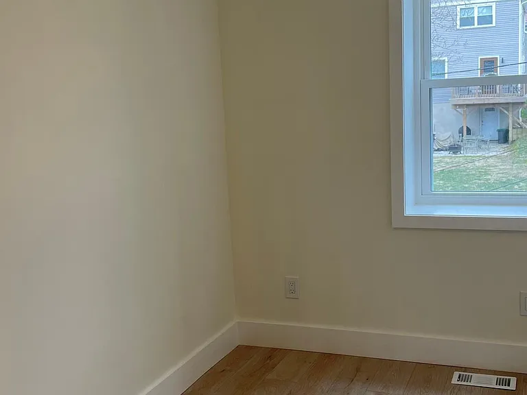 413 N Olive St — Photo 9
