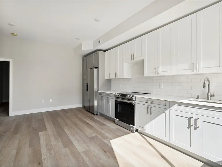 2105-1 Germantown Ave #13 — Photo 5