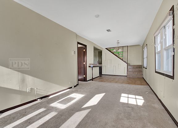 3rd image of 5912 W 88th St