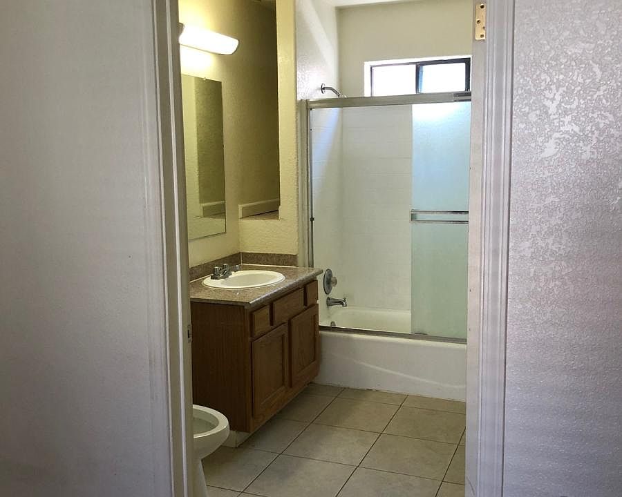 2nd image of 435 S 6th St #3