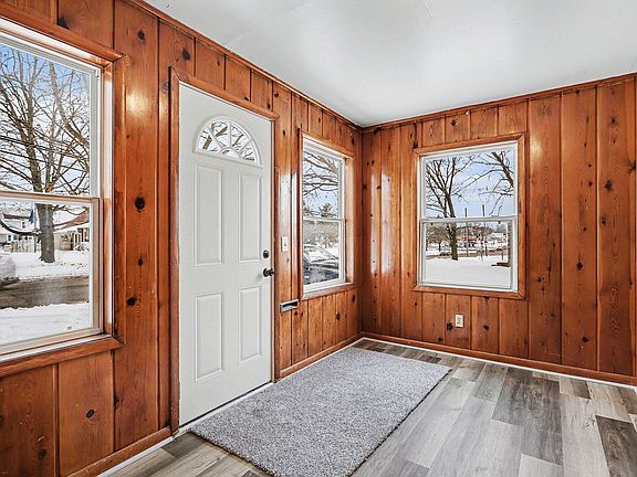 2nd image of 202 N Centerville Rd