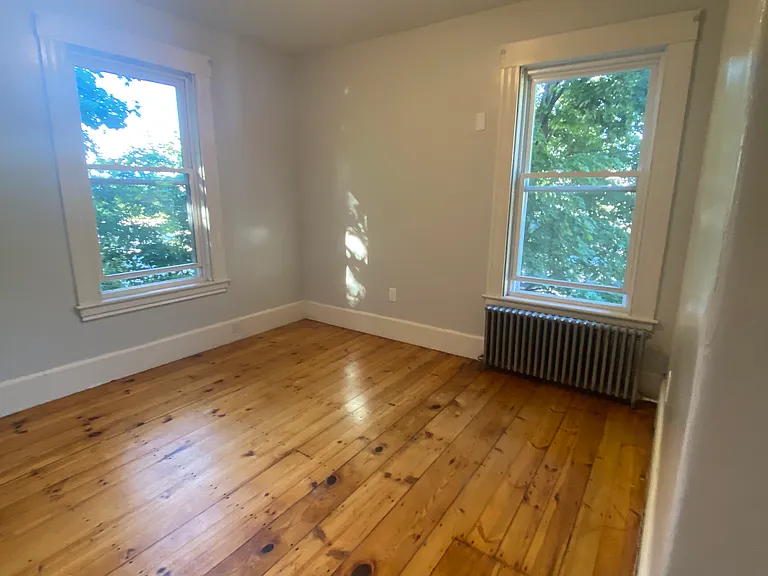 109 1/2 Warren St — Photo 12