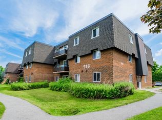910-922 Wonderland Road South, London, ON N6K 2V8