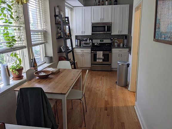 3rd image of 2121 N Richmond St #3