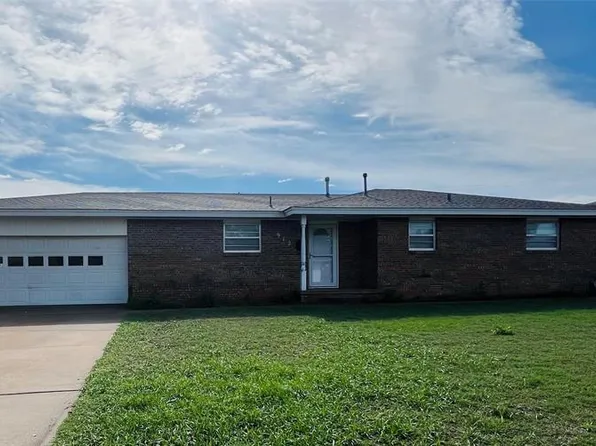 912 N Krest Dr, Weatherford, OK 73096