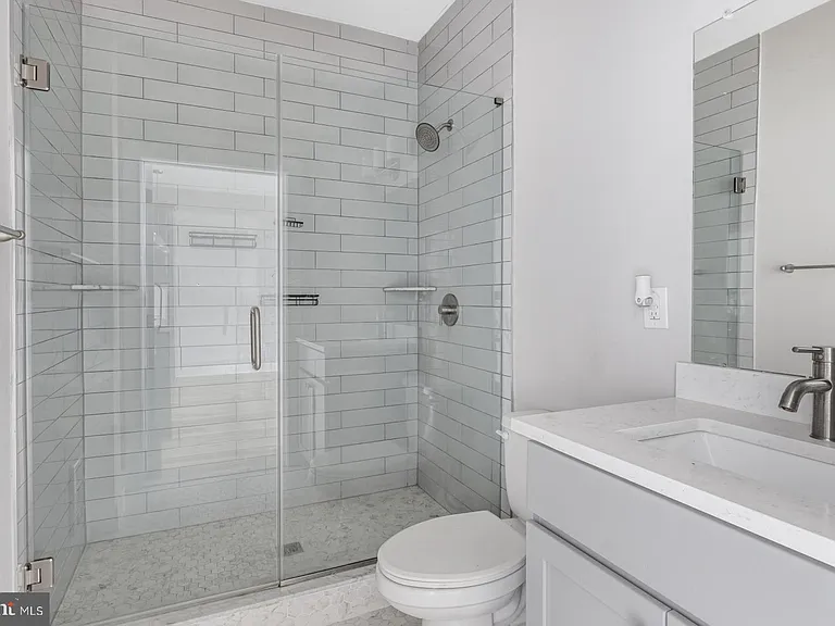 5230 Walnut St #5R — Photo 10