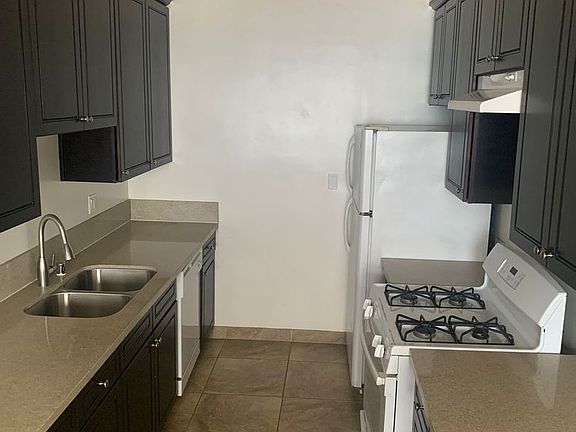 3rd image of 1218 Larrabee St APT 7