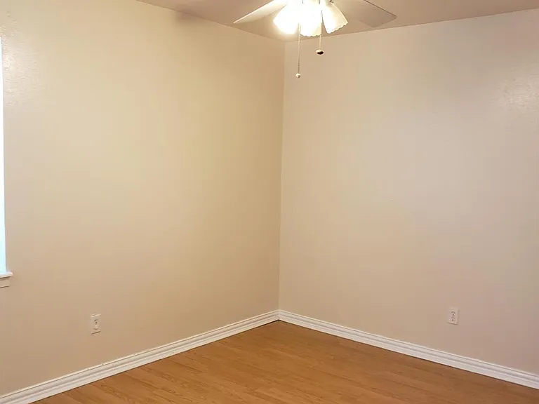 1129 E Rutgers Ln — Photo 6