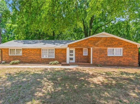 2776 Reynolds Park Rd, Winston Salem, NC 27107