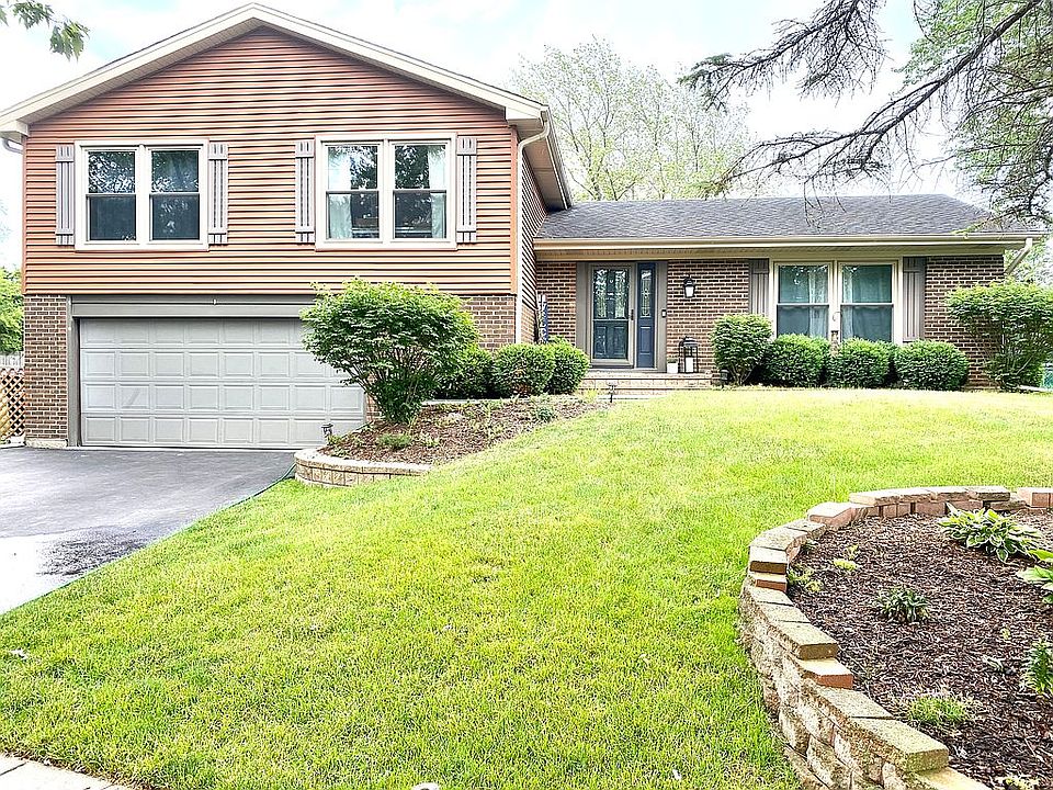 1st image of 810 Woodbine Cir