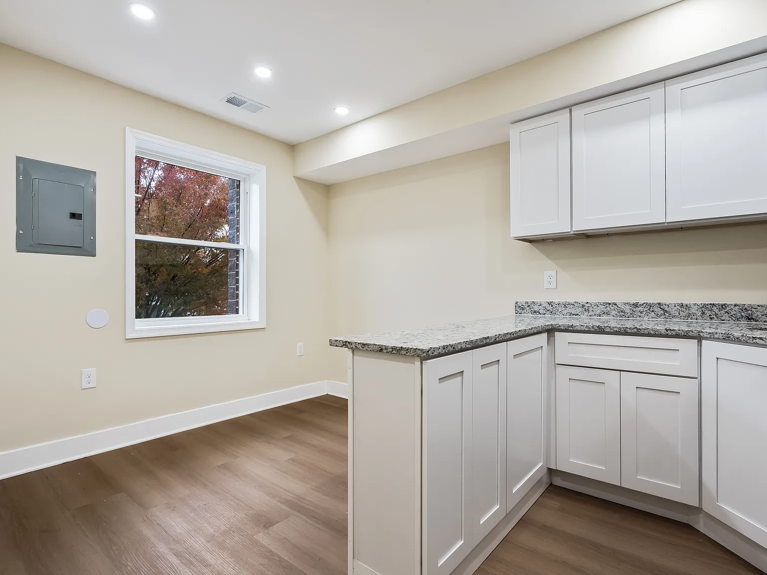 2 bed, 600 sqft, $2,450 — Photo 2