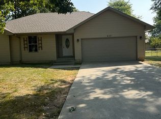 400 N Old Orchard Dr, Strafford, MO 65757