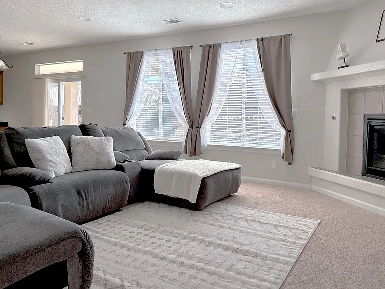 24 Los Balcones Pl NE — Photo 3