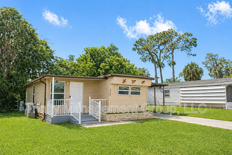1 bed, 1.0 bath, 110 sqft, $888 — Photo 2