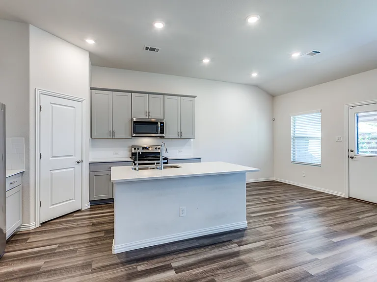226 Stonebrook Trl — Photo 6