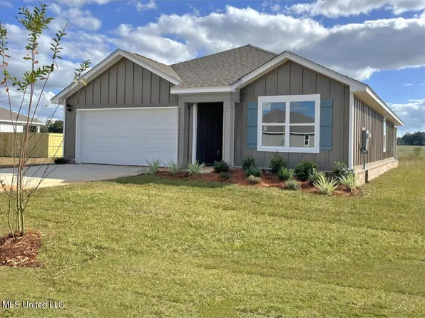 113 Mulberry Dr, Lucedale, MS 39452