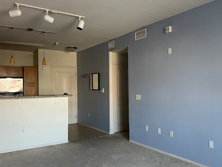 100 S Alameda St #206 — Photo 9