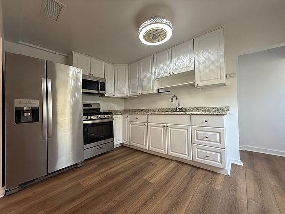 4th image of 515 Wood St