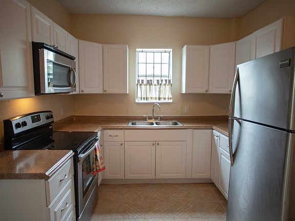 3rd image of 535 NW 41st St APT 1