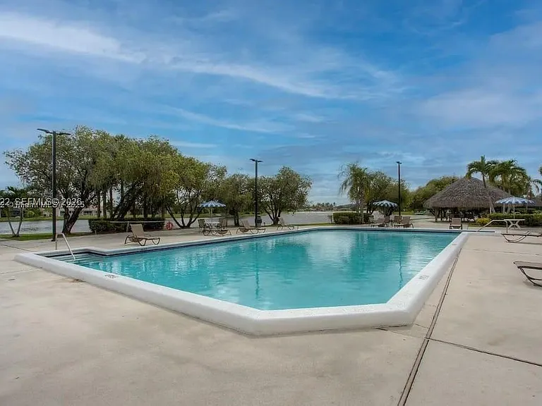 240 Lakeview Dr #306 — Photo 27