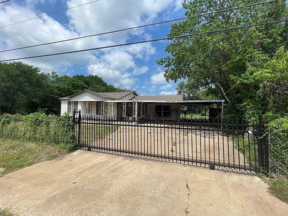 2nd image of 7008 Greenbriar Crescent St