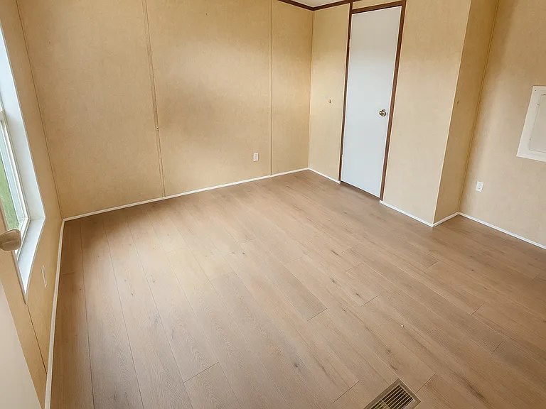 355 N East St — Photo 6