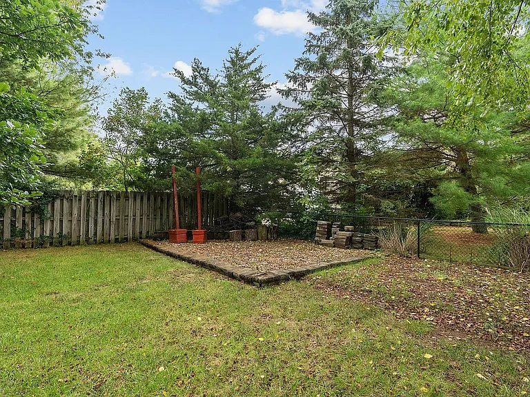 3397 Yorkshire Dr — Photo 24