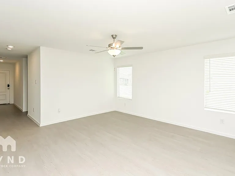 2701 Mistwood Dr — Photo 8