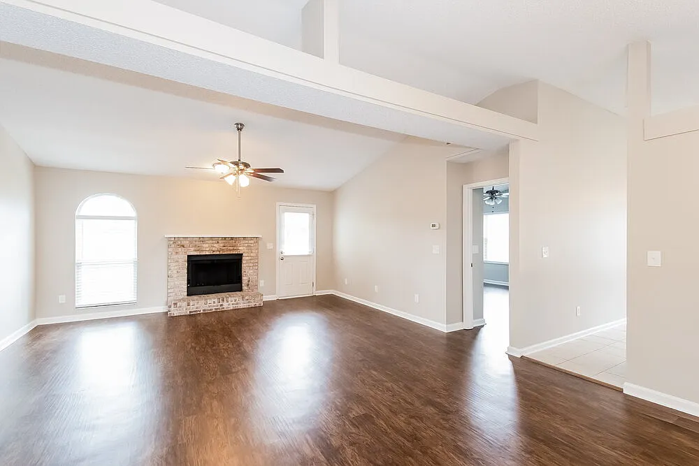 3 bed, 2.0 bath, 1548 sqft, $2,040 — Photo 4