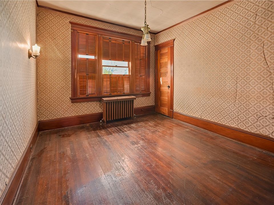 28th image of 616 E Main St
