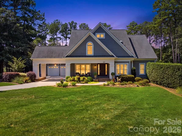 141 Stonewall Beach Ln, Mooresville, NC 28117