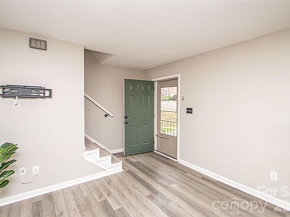 5th image of 8839 Hunter Ridge Dr