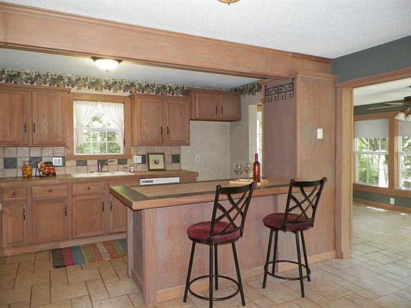 3rd image of 110 N Clearwater Dr