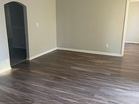 3rd image of 3110 Sunrise St