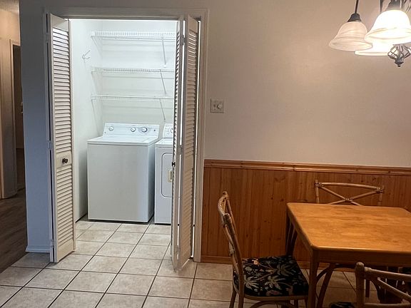 4th image of 301 Wildwood Cir