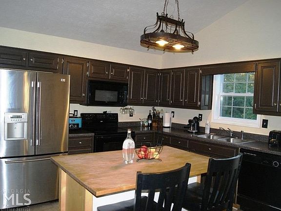 3rd image of 3722 Silver Hill Cir