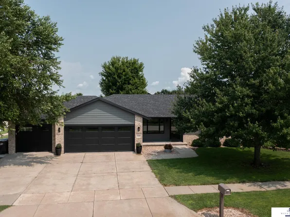 1544 N Michigan Ave, York, NE 68467