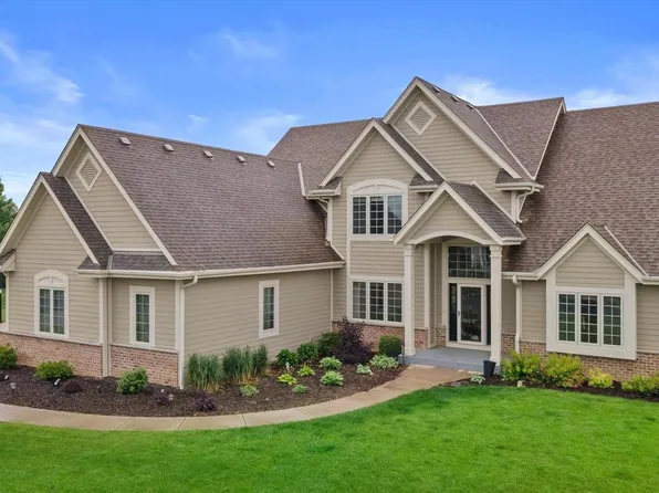 W185N4947 Emerald Hills DRIVE, Menomonee Falls, WI 53051