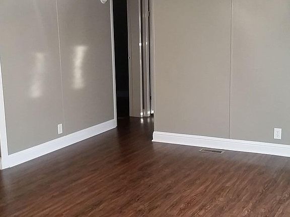 3rd image of 195 Kayla Dr