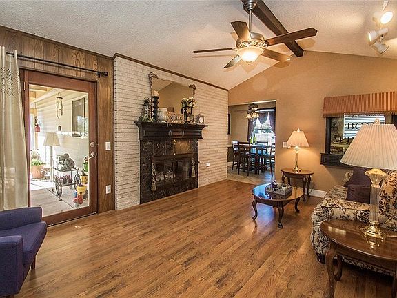 5th image of 1102 Carleton Dr