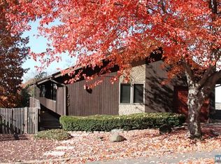 729 Stewart St, Ridgefield, NJ 07657