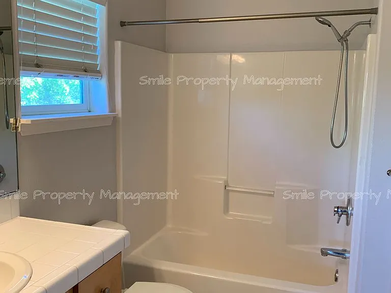 184 SW 105th Ter — Photo 9