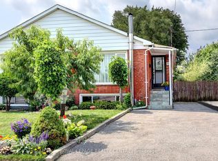 3422 Queenston Dr, Mississauga, ON L5C 2G6