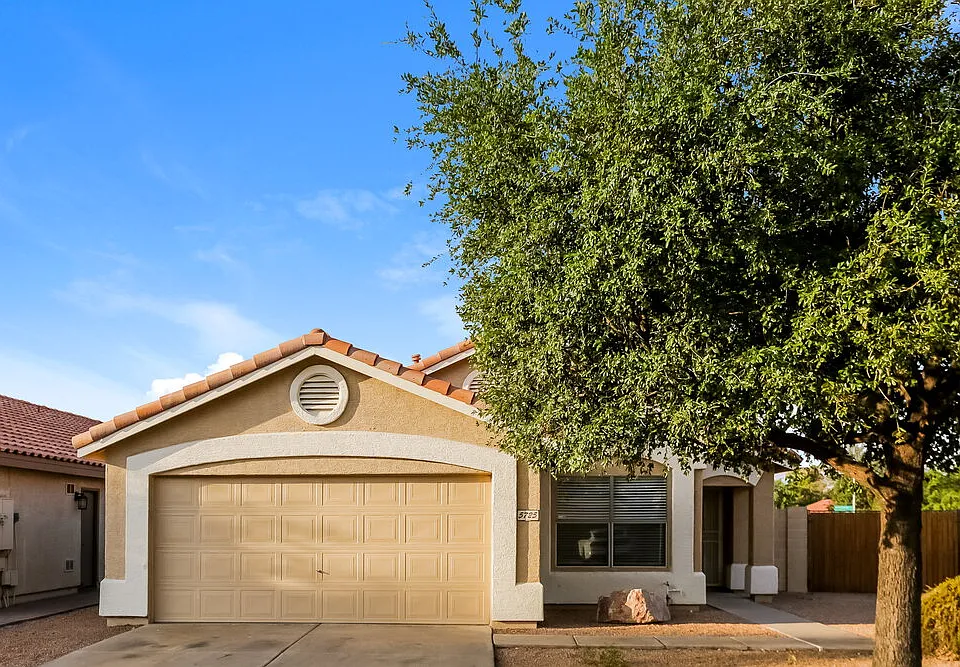 5725 E Flower Cir